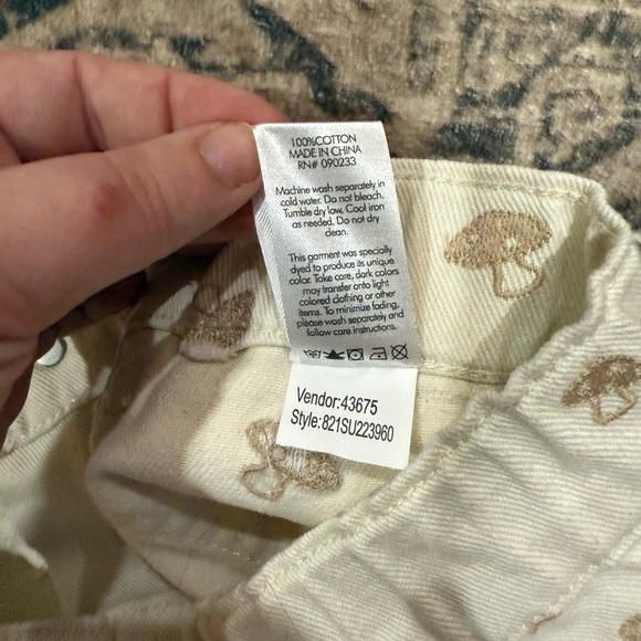 PacSun Cream Jean Shorts High-Waisted Patterned size small - Picture 9 of 10